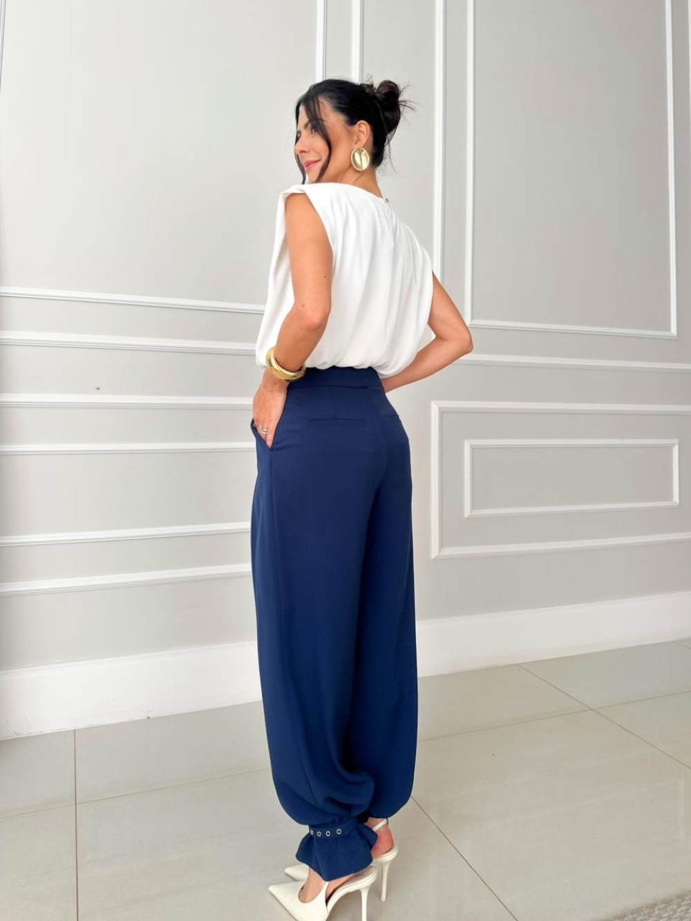 CROPPED LAILA